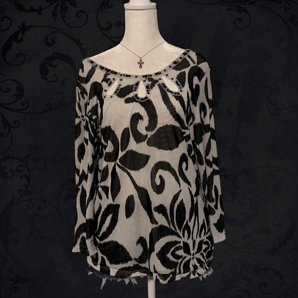 abstract floral vine print boho whimsical glam black and white blouse